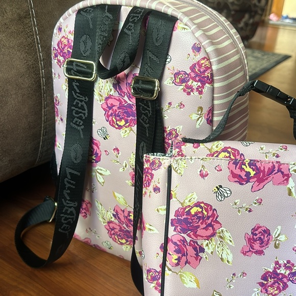 Back pack, Betsey Johnson - Picture 5 of 9